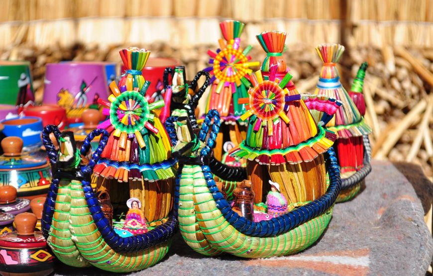 tour-islas-flotantes-de-los-uros-artesania-870x555